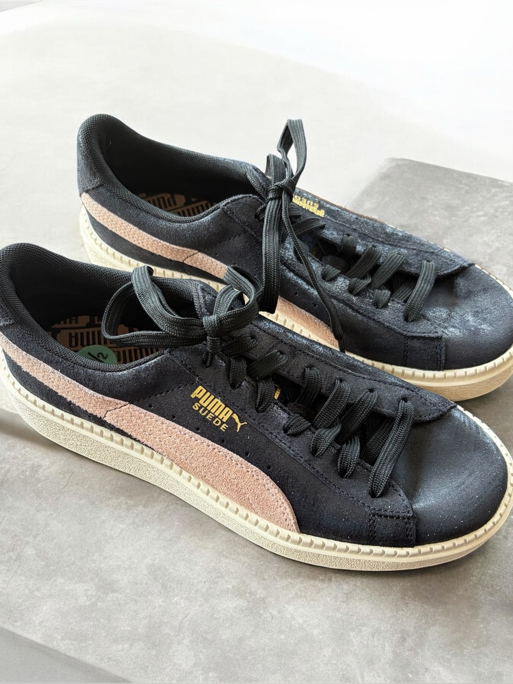 Women’s puma black suede sneakers, size 8 1/2